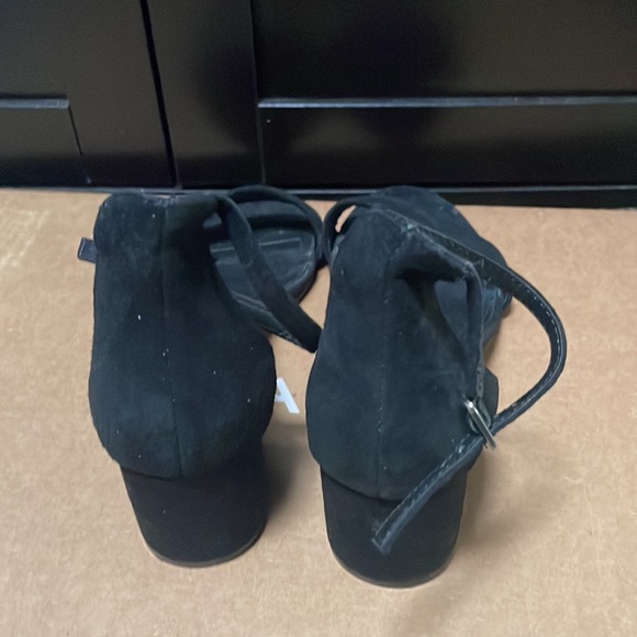 Like-New Steve Madden Leather Black Sandals-6.5 - Picture 4 of 4